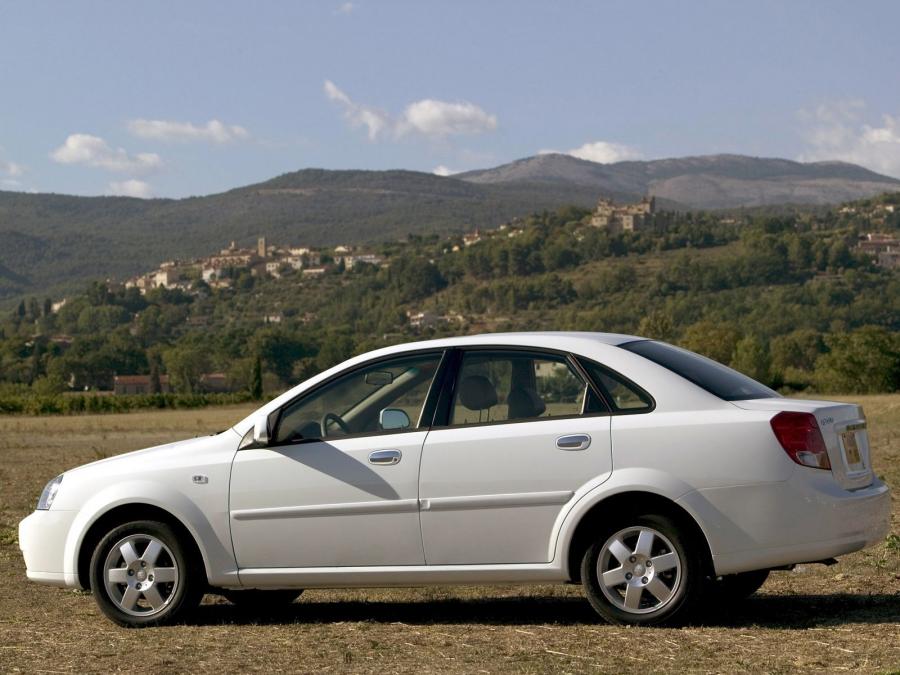  Buick Excelle 2003 года  (фото 2 из 12)